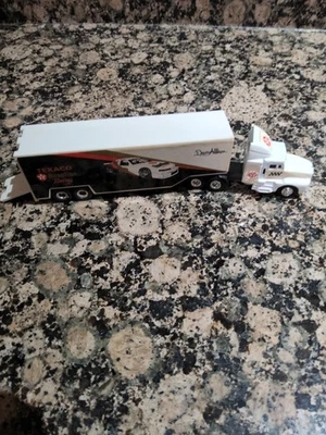 Davey Allison 1992 Texaco #28 Racing Champions  1:94 NASCAR Diecast Transporter - Image 1 of 4