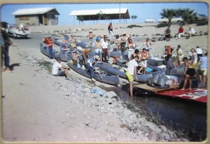 Scivolo 35mm 1953 Kodachrome Canoa Corsa Raduno Evento Bambini Persone - Foto 1 di 3