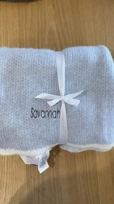 MANTA BEBÉ BORDE NIÑOS GRANERO CERÁMICA 30 X 40 AZUL CHAMBRAY Monograma “Savannah” Foto 1 de 4