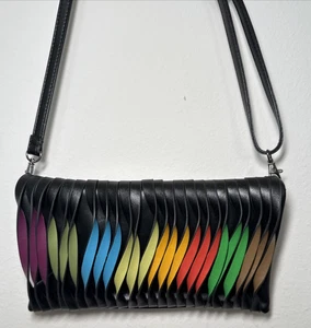Mellow World Black w/ Rainbow "Twist" Crossbody Purse PETA Approved Vegan EUC - Bild 1 von 15