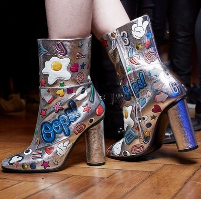 Botines Anya Hindmarch Pegatina Cuero Metálico Plateado Tacones Altos EE. UU. 8.5 39 Foto 1 de 4