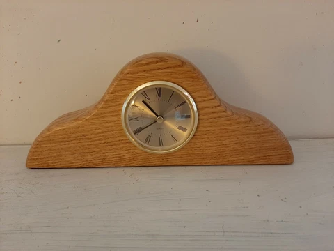 Oak mantle clock - quartz movement, battery operated, polyurethane finish Cover