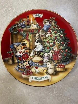 Vintage 1992 Avon Porcelain Decorative Plate SHARING CHRISTMAS WITH FRIENDS Foto 1 de 3