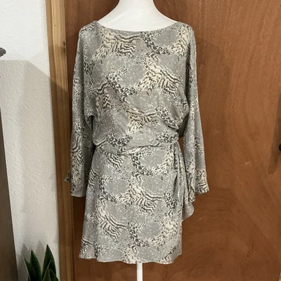 Vestido adelgazante envolvente sintético estampado animal de seda Elizabeth and James Jazlynn talla 6 nuevos con etiquetas Foto 1 de 4