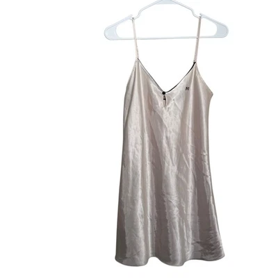 Pijama Jones New York Slip para mujer pequeño beige satinado sin mangas JNY Foto 1 de 4