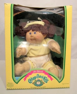 VINTAGE 80'S CABBAGE PATCH KIDS ORIG BOX NEVER REMOVED-#3900 MARKED  (EZS003659) - Picture 1 of 6