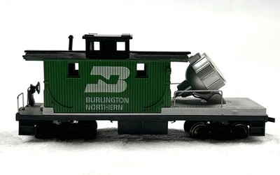 Model Power HO Scale 36' Burlington Northern Spotlight Car with Working Light - Image 1 of 4