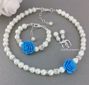 Hecho a mano Flor Niña Blanco Perla Joyería Cielo Azul Collar Pulsera Pendientes Set - Imagen 1 de 4
