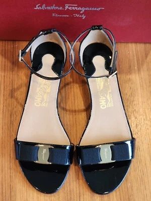 $750 NEW Salvatore Ferragamo Women's Black Patent Leather Vara Bow Sandals 7 37 - Изображение 1 из 4