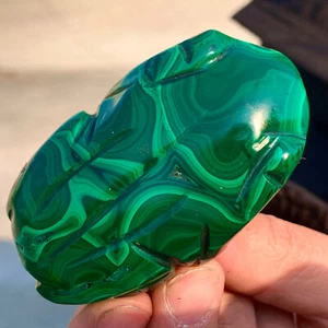 163 Campione di rana minerale intagliato a mano cristallo pavone lucido naturale - Foto 1 di 12