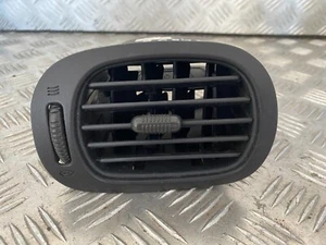 Grille Aération Gauche - CHRYSLER VOYAGER IV (4) - De 04-2004 à 03-2008 - Bild 1 von 4