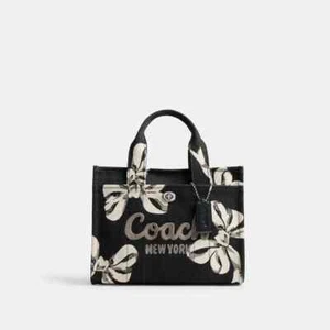 COACH Cargo Tote Bag With Bow Print Black CY842 Outlet NEU - Bild 1 von 13