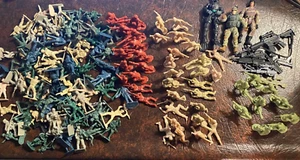 Huge Lot of Plastic Army Men Toy Soldiers, weapons, Mixed over 150 Pieces - Picture 1 of 11