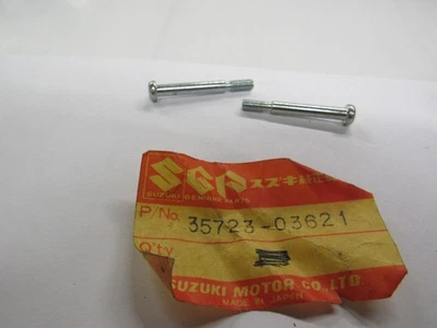 TORNILLO PARA LÁMPARA TRASERA SUZUKI NOS DR370 DR DS100 DS125 DS185 DS80 DS PE250 PE Foto 1 de 4