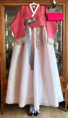 Conjunto Hanbok Vestido Coreano Tradicional Premium-Top Rojo Cardenal y Falda Rubor Marfil Foto 1 de 4