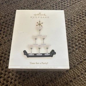2006 Hallmark “TIME FOR A PARTY” Martini 🍸 Olives Christmas Holiday Ornament - Picture 1 of 1