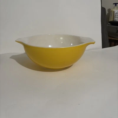 Vintage PYREX 443 2.5 Qt Daisy Yellow Sunflower Cinderella mixing bowl Oven safe - Image 1 of 4