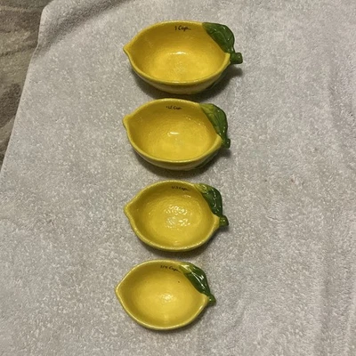 Tazas medidoras World Market Nesting Lemon Design.  Juego de 4. Foto 1 de 4