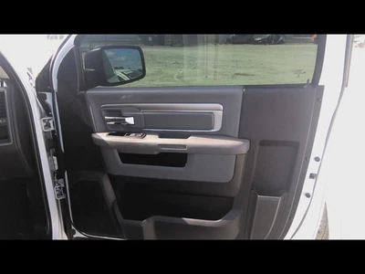 2018 TOYOTA RAM 1500 Passenger Front Door Trim Panel  Foto 1 de 4