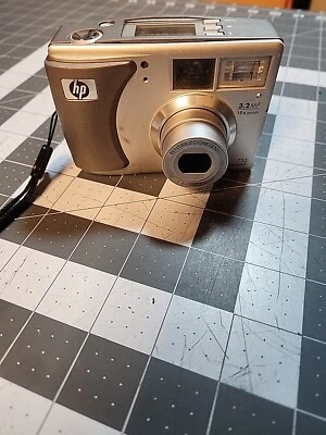 HP PhotoSmart 735 3.2MP Digital Camera - Silver - Image 1 of 4