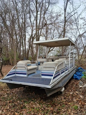 1993 Playbuoy Challenger 20' Boat w/ Title & Registration - Image 1 of 3