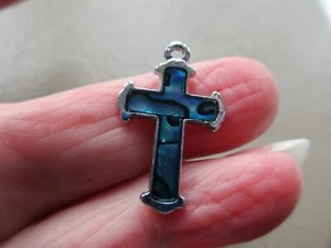 COLLAR COLGANTE VINTAGE RETRO TONO PLATA ABULÓN ESMALTE CRUZ LLAVERO ENCANTO BONITO - Imagen 1 de 2