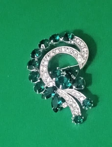 Spilla vintage Eisenberg ghiaccio tono argento verde e vetro trasparente. 2 1/3" X 1 1/2" - Foto 1 di 5