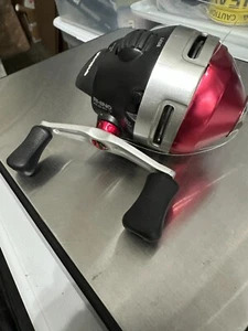Zebco Rhino RSC3 Fishing Reel Selling Used but Looks Unused Has Dent in Cover - Picture 1 of 9