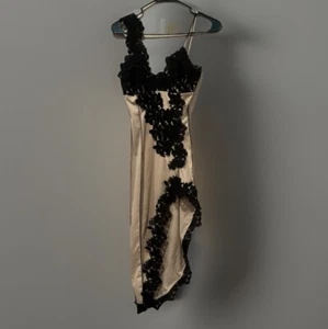 (S/M) Black & Cream Floral Dress ~ Embroidered Flowers ~ (Leg Slit, Stretchy) - Picture 1 of 2
