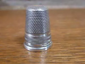A nice Vintage Thimble Hallmarked silver #4 - Foto 1 di 1