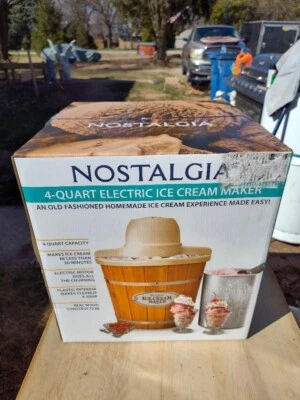 Máquina de helados eléctrica Nostalgia de 4 cuartos de galón (50502) FS Foto 1 de 2