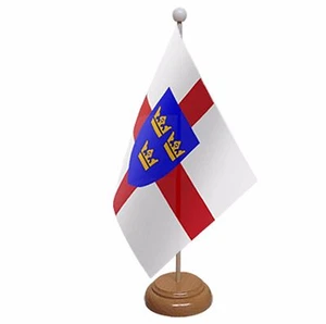 BANDERA DE MESA DEL ESTE ANGLIA con base de madera y poste 9""x6"" BANDERAS DEL REINO UNIDO - Imagen 1 de 1