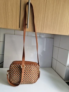 & OTHER STORIES DESIGNER WOMENS TAN LEATHER SMALL BASKET WEAVE CROSSBODY HANDBAG - Picture 1 of 6