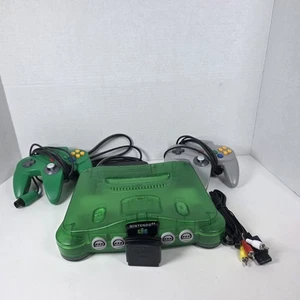Console Nintendo 64 N64 Funtastic verde giungla autentica + 2 controller - Foto 1 di 10