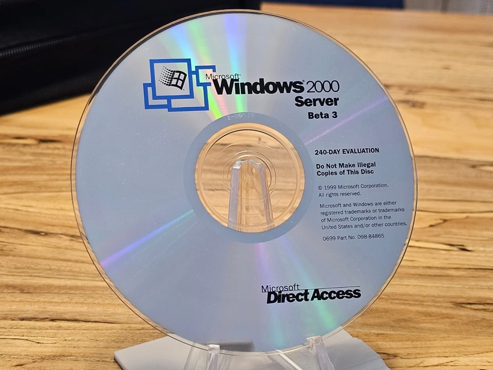ULTRA RARE: Microsoft Windows 2000 Server Beta 3 (DirectAccess Variant) - Image 1 of 1