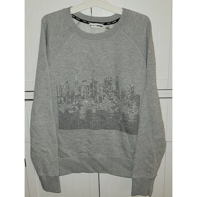 Sudadera deportiva para mujer DKNY gris estrás New York Skyline grande Foto 1 de 4