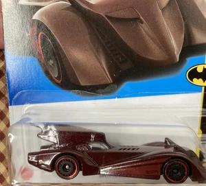 Mattel Hot Wheels - Batimóvil 4/5 - Diecast escala 1:64 color Borgoña - Imagen 1 de 15