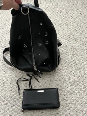 Mochila Rebecca Minkoff Julian en negro con dijes de tachuelas ¡RARA! con billetera Foto 1 de 4