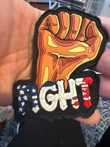 Parche de PVC Trump FIGHT | Parche de gancho y bucle 3D | Diseño de bandera estadounidense con puño levantado - Imagen 1 de 2
