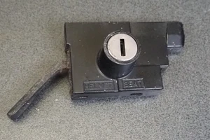 SEAT LOCK ASSY YAMAHA XJ900RK 84-89 31A-24705-00 22575 - Picture 1 of 5