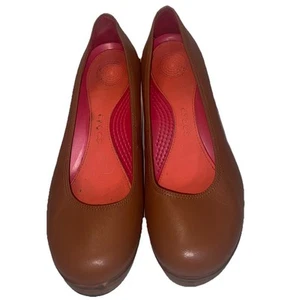 CROCS A-Leigh Leather Closed Toe Wedge Heel Women's Sz W9 Slip on - Picture 1 of 7