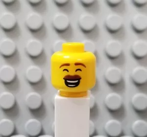 LEGO Neu Gelb Minifigur Kopf Braun Schnurrbart Großes Lächeln - Bild 1 von 2