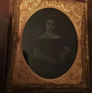 antique Daguerreotype Or Ambrotype Female Photo Rare Vintage a5b - Picture 1 of 2