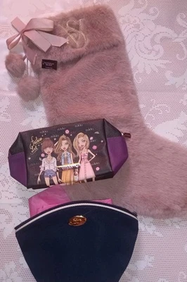 Nuevo con etiquetas Victoria's Secret XLSoft Stocking y Christian Dior Bolsas de Viaje Set de Regalo🌲🎁 Foto 1 de 4