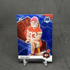 2021 Panini Mosaic - Rookies Noah Gray #387 No Huddle Blue Mosaic Prizm /75 (RC) - Picture 1 of 2