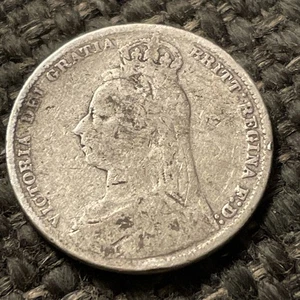 Great Britain UK 1890 One Shilling Silver Coin. Queen Victoria! - Picture 1 of 2