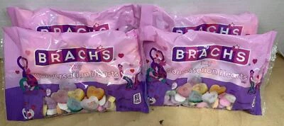 4 paquetes de corazones pequeños de conversación de San Valentín de 10 oz de Brach | Mejor para: Oct 2027 Foto 1 de 4