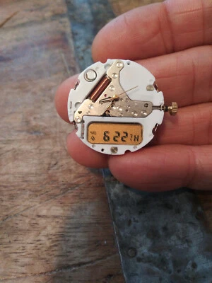 H461 Y652 金色液晶手表机芯 百年灵普鲁顿 UDT B232 — 第 1/4 张图片