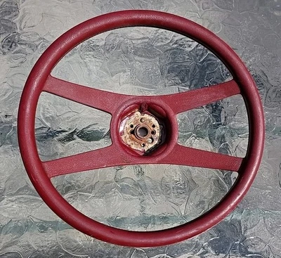 Б/у 1971-1981 Camaro темно Carmine красный 4 спицы руль 9752585-1 - Изображение 1 из 4