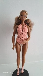 Traje de baño de ganchillo para Barbie con curvas. - Imagen 1 de 3